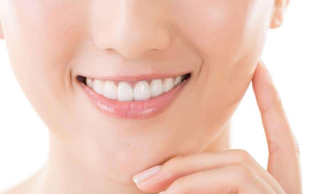 牙龈突出的原因有哪些？